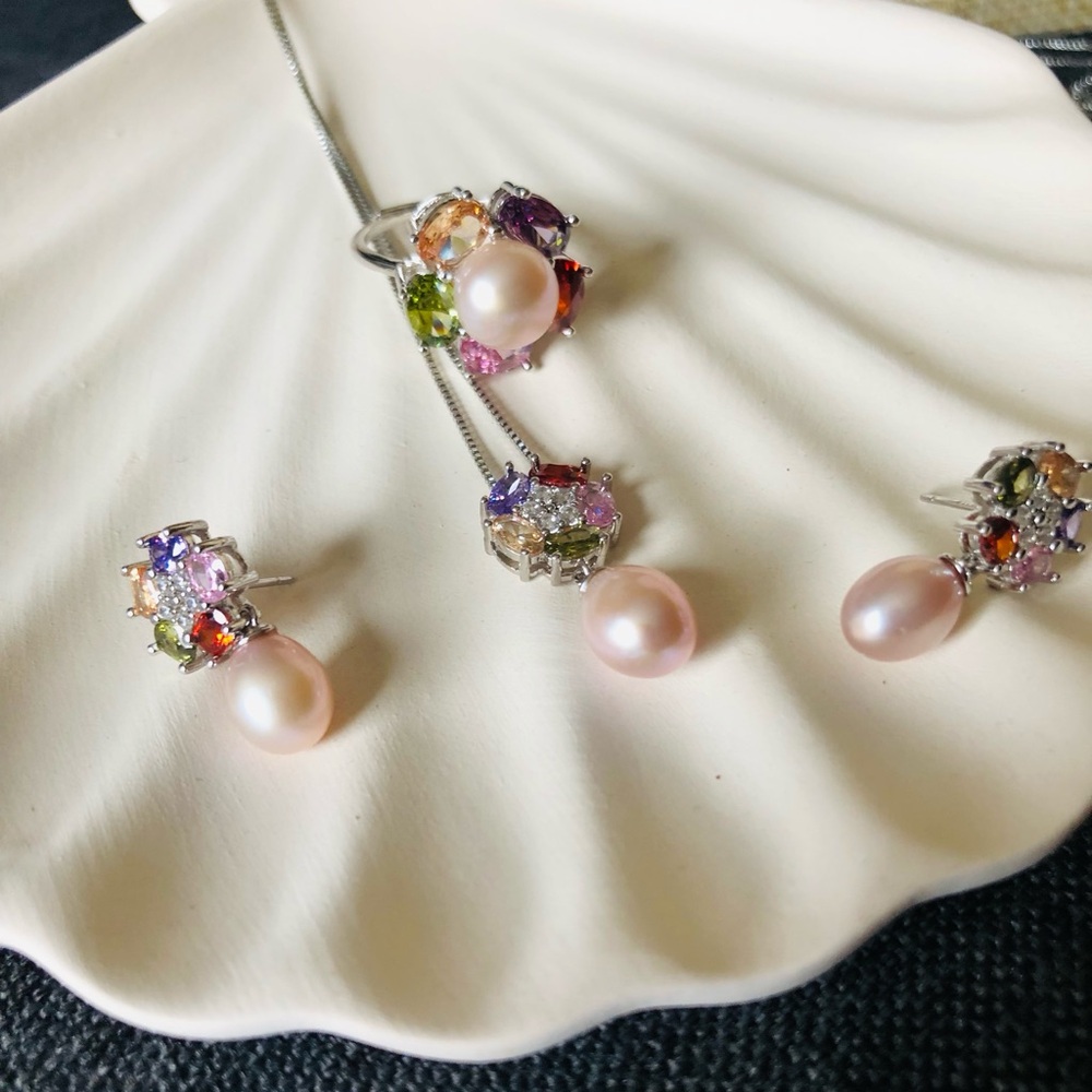 Brandnew Authentic Pearl Set w/Gemstones